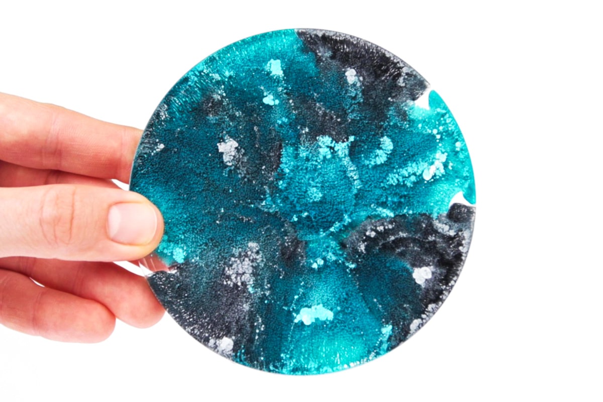 Using alcohol inks in rein to create amazing 3d resin petri art